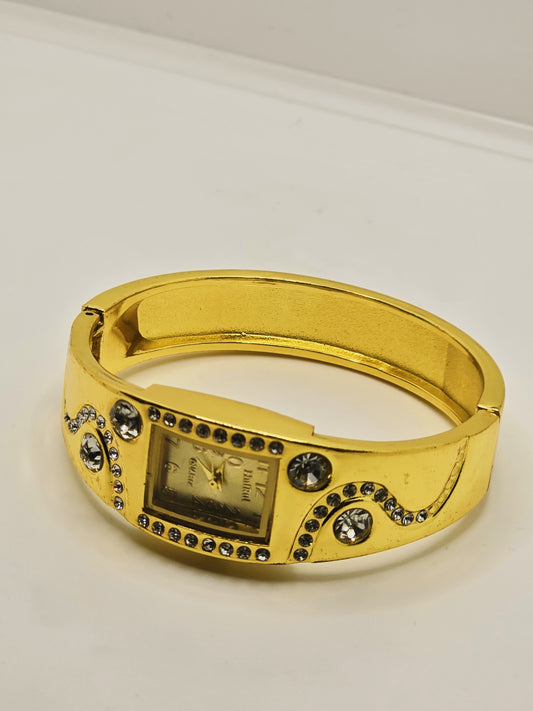 Gold Plated Cuff Wristwatch – Elegant Women’s Luxury Fashion Watch”