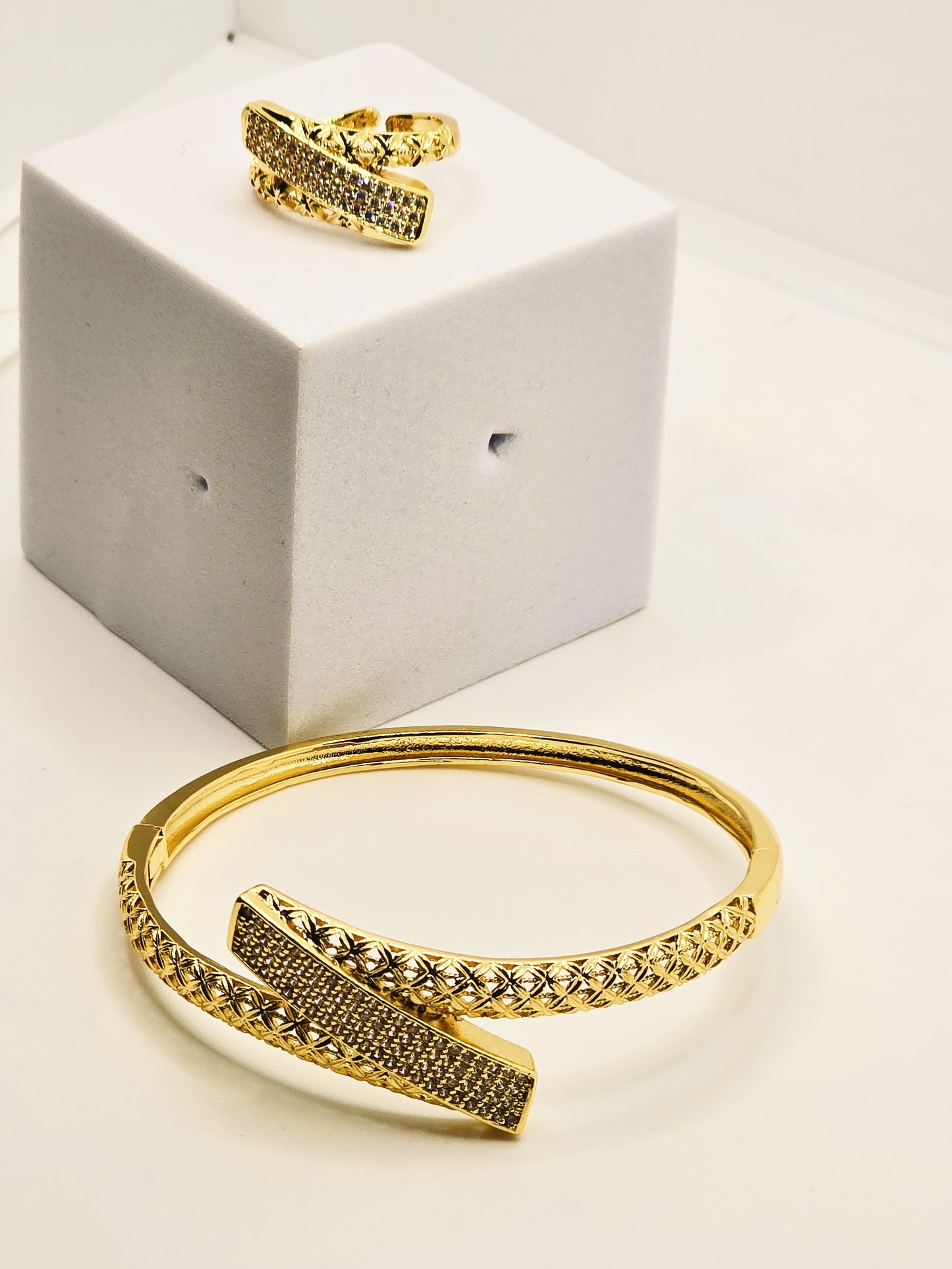 Gold Plated Bracelet with Ring – Elegant Women’s Jewelry Set for Special Occasions